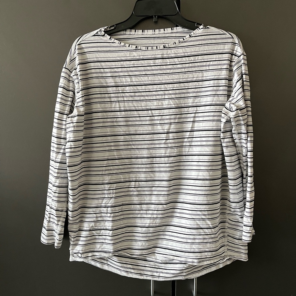 Lululemon Back in Action top